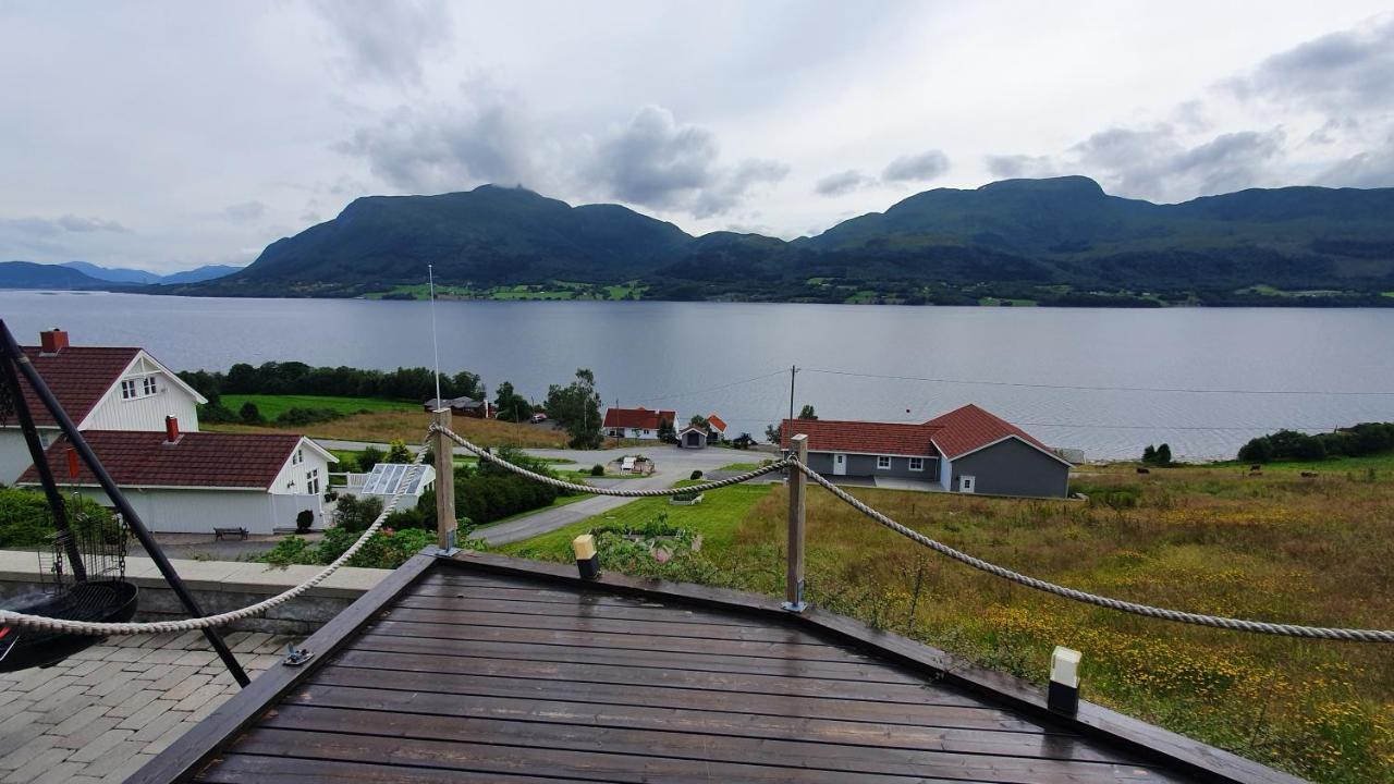 Kvernesfjorden Apartments Steinsgrenda エクステリア 写真