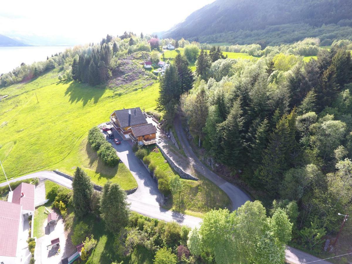 Kvernesfjorden Apartments Steinsgrenda エクステリア 写真